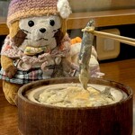 どぜう・四季料理 やぶや - ナニコレ？（＾（ェ）＾）( 'ө' )
      どじょう君だよ〜♪(*´꒳`*)