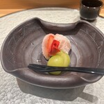 祇園鮨 琢 - いちご大福とシャインマスカット