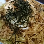 俺流居酒屋　絆 - やきそば(目玉焼きのってます)