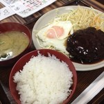 まんぷくキッチン - ハンバーグ定食　420円