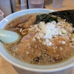 らーめん汐見軒 - 背脂醤油ラーメン800円+玉ねぎ50円
