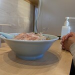 らーめん汐見軒 - 背脂醤油ラーメン800円+玉ねぎ50円