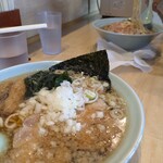 らーめん汐見軒 - 背脂醤油ラーメン800円+玉ねぎ50円