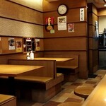 二両半 - 店内の様子