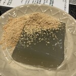 菓匠 千壽庵吉宗 - ◆“当庵名物”わらび餅の味比べ（1,320円）
      　「純本 生わらび餅」と「生わらび餅」