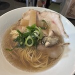 自家製麺 牡蠣工房 Uguisu - 料理写真:牡蠣しじみらーめん ¥950