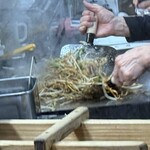 天龍 - 長ネギ投入後の混ぜる様子