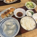 餃子の丸満 本店 - 