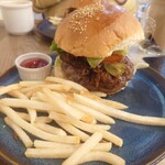 cafe STUDIO - アボカドバーガーポテト付き税込2070円