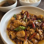 四川 郷土菜 シャンバァロウ - 鶏肉ととうもろこしのブラックビーンズニンニク炒め物