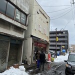 中華飯店 聖龍 - １２時前にはすでに行列になっていました！