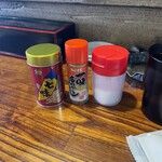 マル陽 - 卓上調味料は、七味、一味、塩