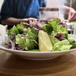 炭火焼鳥 きち蔵 - 炙りベーコン法蓮草サラダ