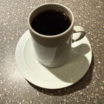 モール&ホソイコーヒーズ - 深煎りの、淹れたての珈琲。豆から挽いて供される。