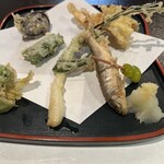 郷土料理ともん - 珍種の山菜と川魚の天ぷら