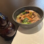 郷土料理ともん - モツ煮と黒唐辛子