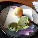 豊門ラウンジ - お菓子アップ。緑の方を割ってみた！