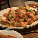 クリスチアノ - 豚とハマグリのアレンテージョ（凡庸な見た目に反して美味い！）