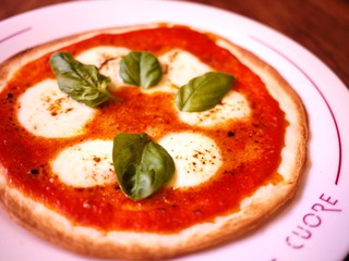 クォーレ - ピザ　マルゲリータ。定番のピザ、人気です！