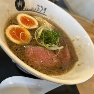 RAMEN ぶろす - 料理写真:牛醤油そば1120円