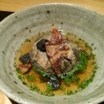 神保町 傳 - （2015/1　訪問）★この日のイチバン★海老芋に鰹出汁のクッキー、枯れ葉のようなものは海老芋の皮。