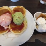 ノーザンテラスダイナー - パンケーキ(アイス2種、イチゴソース、メープルシロップ)、焼き菓子3種