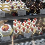 トシ・ヨロイヅカ 東京 - 