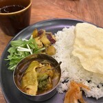 香織る - A.選べるランチカレープレート、１curry(薬膳火鍋カレー)