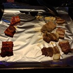 韓国料理ジョウンデー - バラ肉を色んな味付けで提供しています