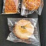 ピュイサンス - 左上:キャレルアルザシアン、右上:ガレットブルトンヌ、下:シシリアン