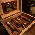 Bar 真夜中は別の顔 - 