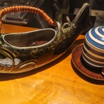小川の魚 吉祥寺店 - イワナの骨酒　次酒をたして何度も飲めます！　右は茶碗蒸し