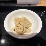 銀座 岩戸 - ガリと刻み昆布