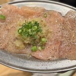 鶏ん家 - むね肉ねぎ塩焼き
