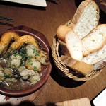 イタリアン大衆酒場HARUTA - パン３５０円