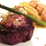 Fresco Italian Restaurant - LeaLeaスペシャルディナー 8010円 のハワイ島の牛フィレ141gのソテー マルサラワインソース ゴルゴンゾーラフォンデュ 大海老のスキャンピー、ククイナッツのマッシュポテト、野菜のソテー