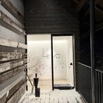 レヴォ - 前回は昼の訪問でしたが、今回はコテージを予約し、冬の夜のレヴォを味わうための再訪。The Tabelog Award 2026 Silver 受賞という事実以上に、この場所には「わざわざ来る理由」がある。その理由を、今夜は改めて確かめたいという想いで胸が満たされていました。