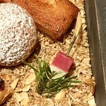 レヴォ - 木苺とミルクの生キャラメルは甘酸っぱさと乳の優しさが溶け合う。