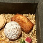 レヴォ - エゴマのフィナンシェは香ばしく