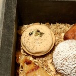 レヴォ - 棒茶のタルトレットは香ばしさとほろ苦さが余韻を締めくくる