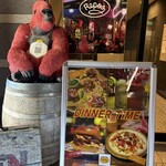 アメリカン＆メキシカンダイニング レポス - ビルの入り口看板