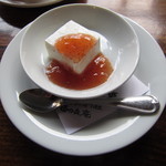 茶房 天井棧敷 - 上品な「ヨーグルトケーキ」です。