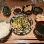 沖縄酒場 ハイサイ - 沖縄特選定食　1,900円(税込)