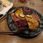 魚介イタリアン&チーズ UMIバル 新宿店 - 有機野菜のカルパッチョ