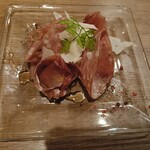魚介イタリアン&チーズ UMIバル 新宿店 - 生ハム、サラミ盛り合わせ