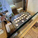 六花亭 神宮茶屋店 - 熱々が