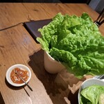 焼肉うしごろ - サンチュとサムジャンです。