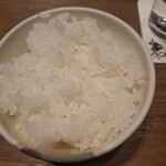 焼肉うしごろ - お代わりの魚沼産コシヒカリご飯です。