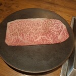 焼肉うしごろ - 北海道産の大判サーロインです。