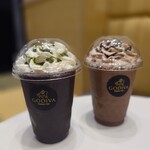 GODIVA - 左クラッキングチョコレート(宇治抹茶) 980円 右 ダークチョコレート72% 750円